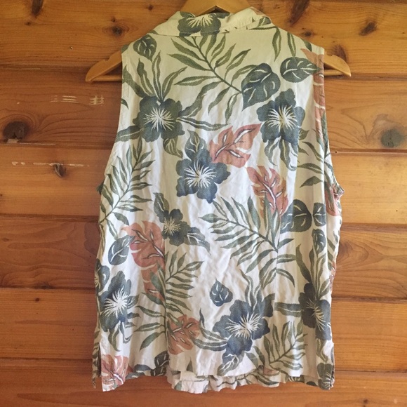 Hibiscus 🌺 Collection Aloha Button down - Picture 6 of 7